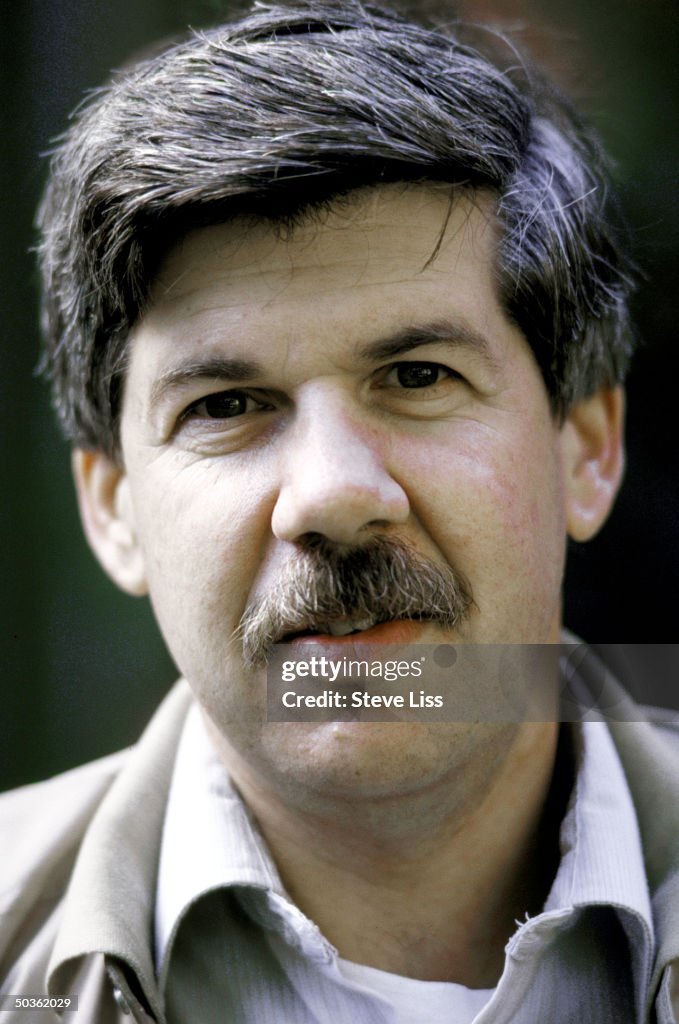 Paleontologist Dr. Stephen Jay Gould smiling slightly for camera.    (Photo by Steve Liss/Getty Images)